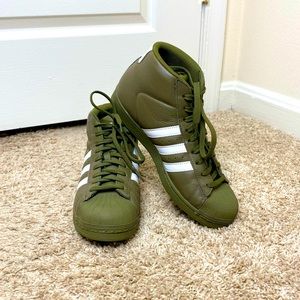 ADIDAS PRO MODEL - Olive Green